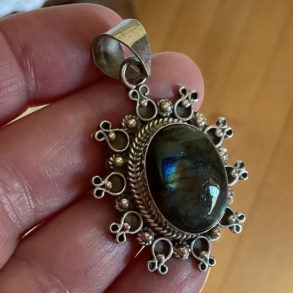 NWOT STERLING SILVER 925 Labradorite beautiful OvaL Pendant